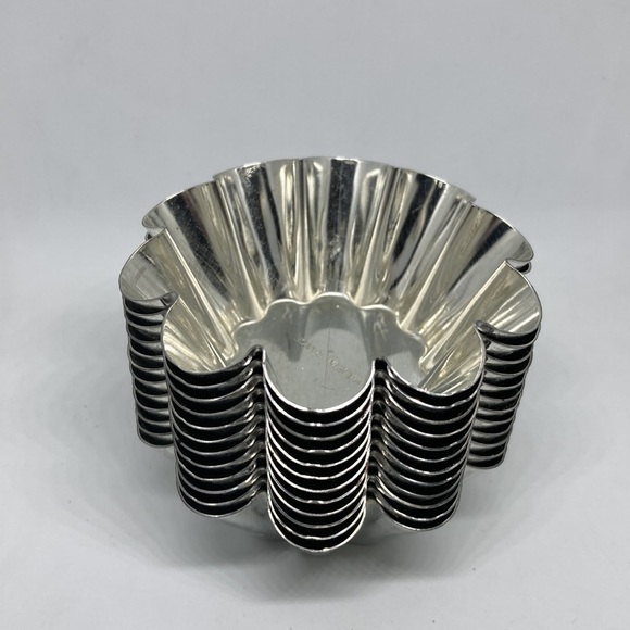 12 Silver Cupcake/Egg Tart Reusable Liners - Picture 4 of 9